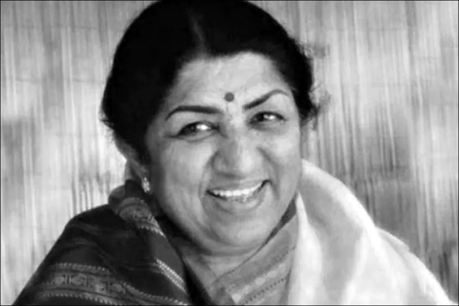 সুরসম্রাজ্ঞী