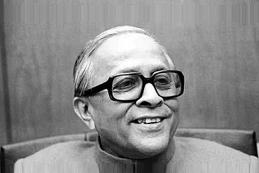 বাইরে থেকে ভিতরটা চেনা যেতনা