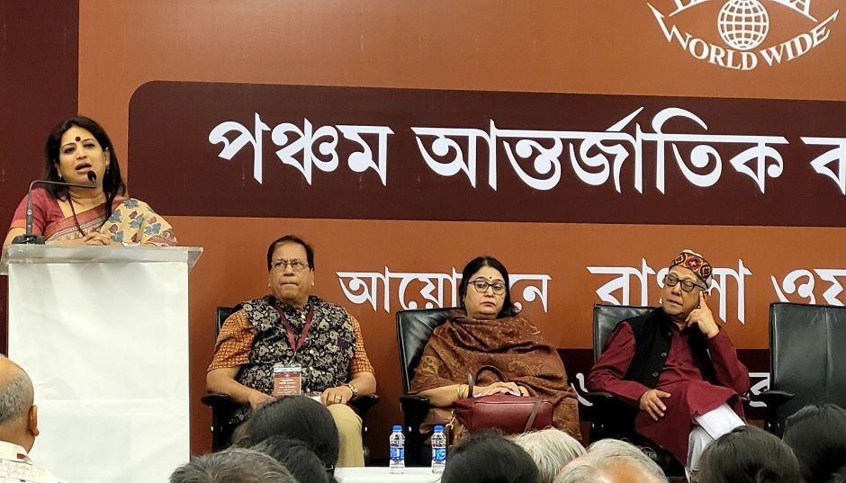 বাংলা কে লেখে/কে পড়ে?